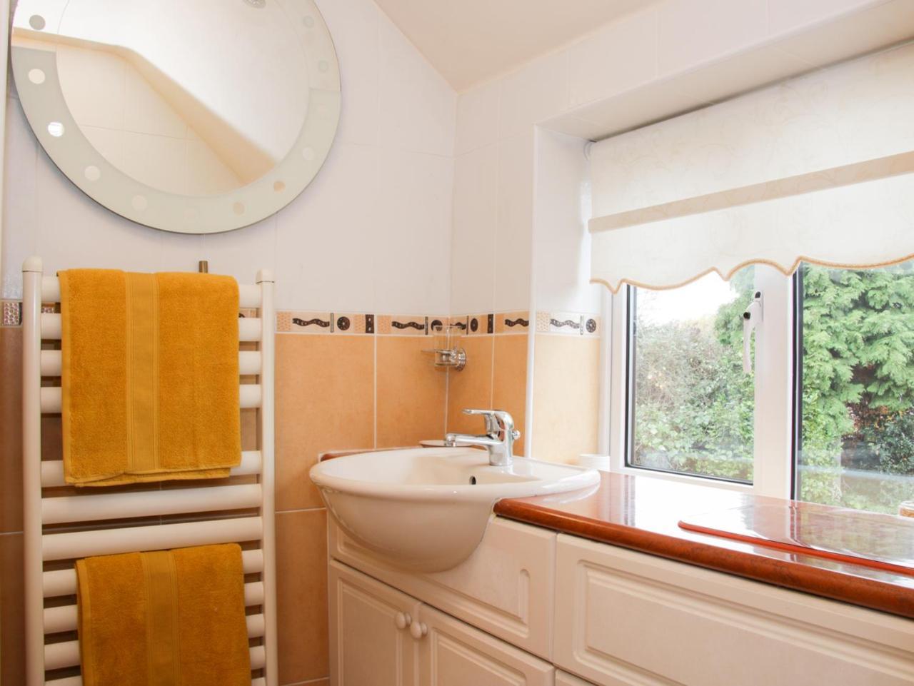 Cream Door Cottage Киддерминстер Экстерьер фото